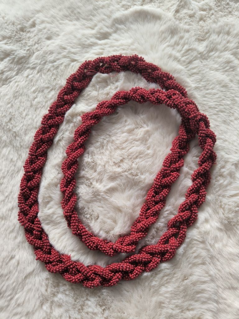 Colar vermelho comprido