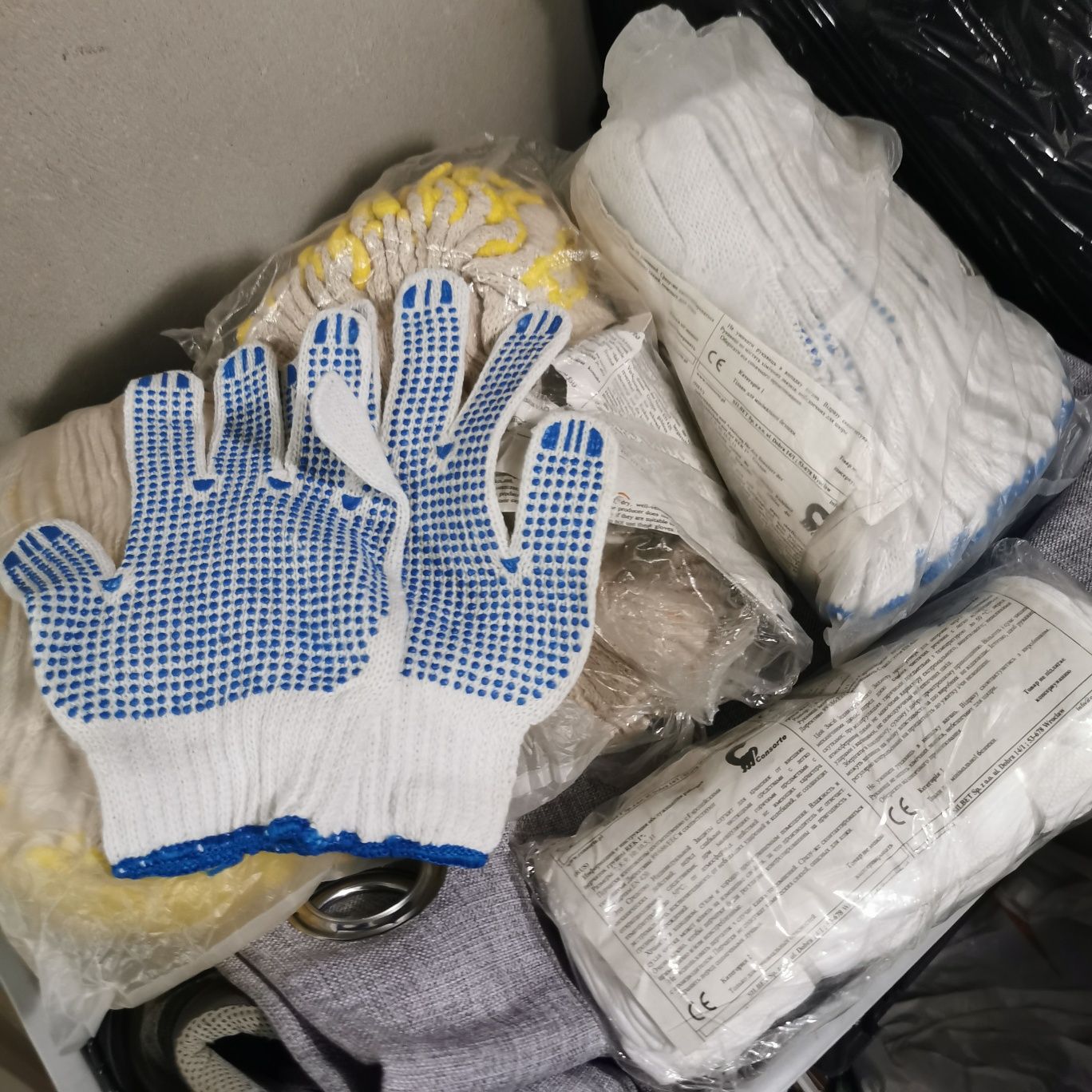 50 szt Rękawiczki bawełniane nakrapiane nowe do ogrodu bhp