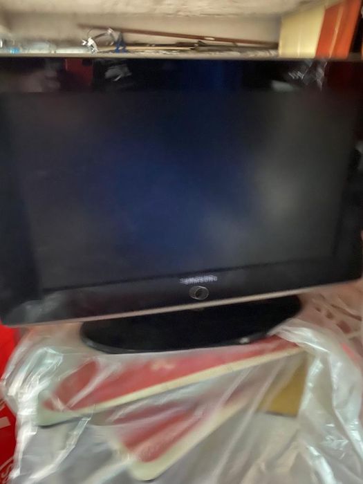 Pneu / televisão / placa de parede com imagens