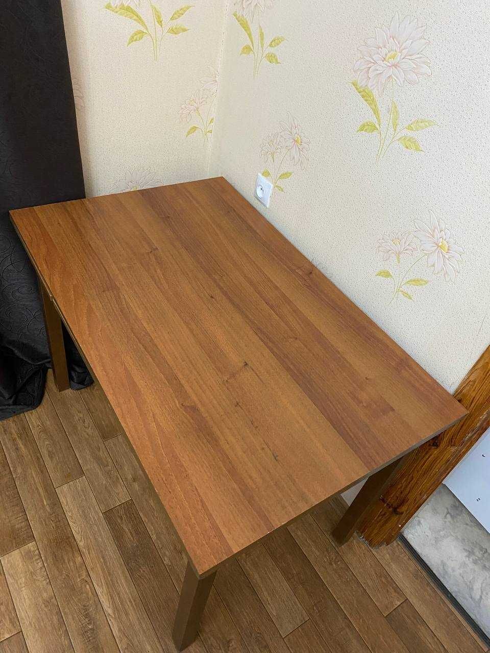 Стол деревянный    .