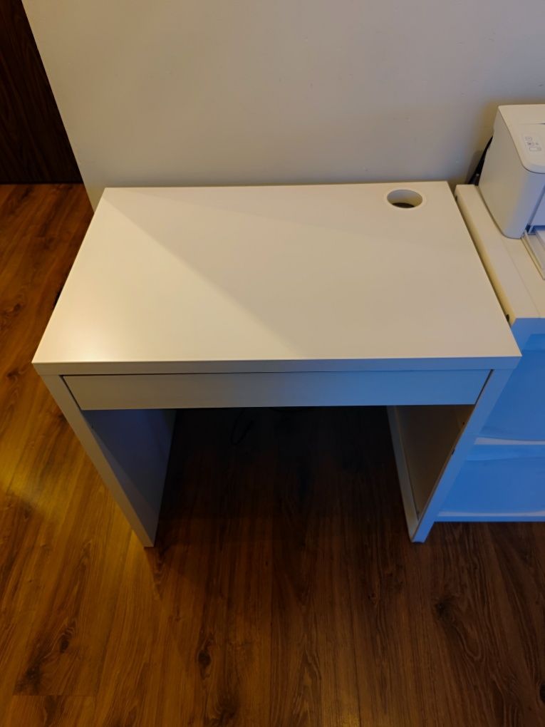 Sprzedam małe biurko Ikea