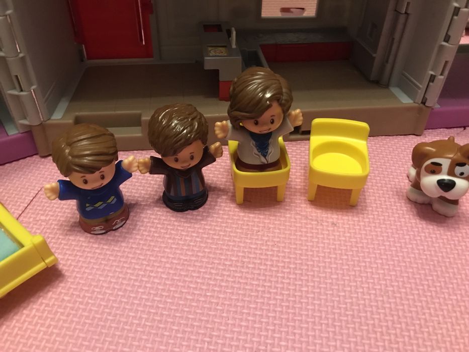 Музичний будиночок/ дом від Fisher-Price.