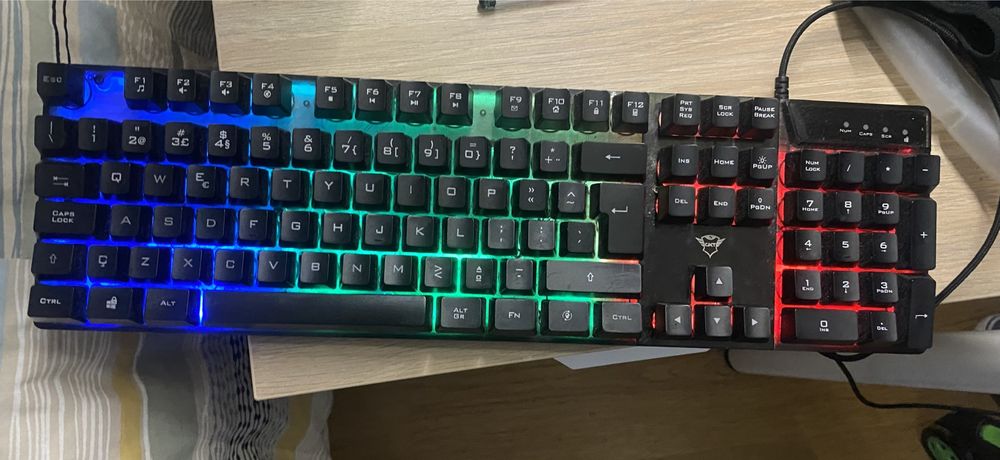 Teclado Trust gaming