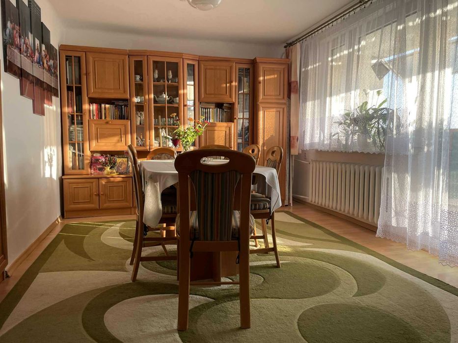 Przestronne 3-pokojowe mieszkanie z ogródkiem i garażem – Dziekanów.