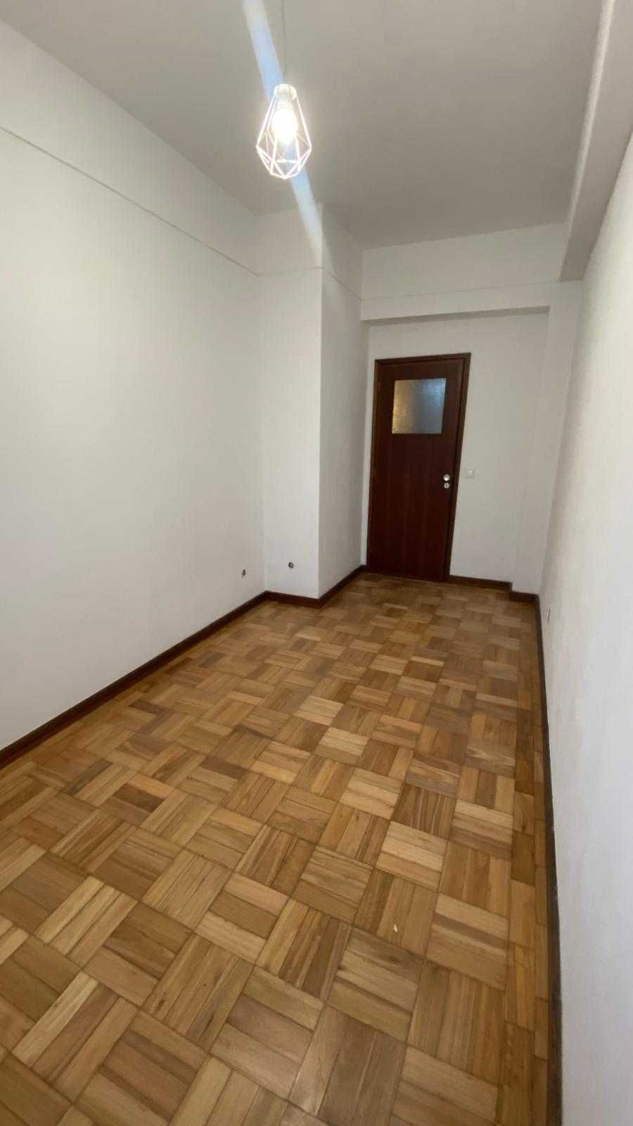 Apartamento T2+1 com terraço, Bonfim, próximo praça Rainha D. Amélia