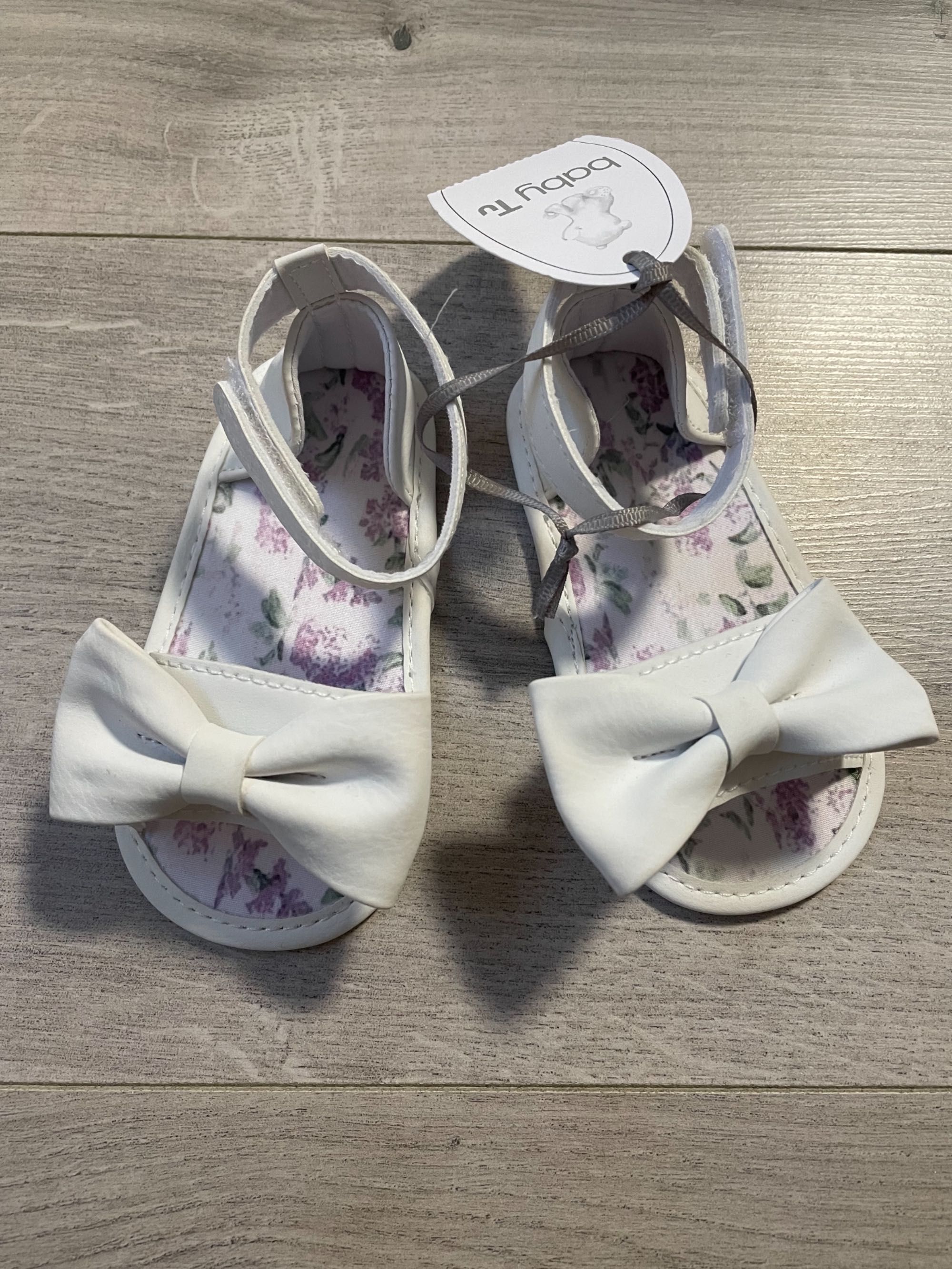 Nowe niechodki białe buty buciki 68-74, 6-9 msc dziewczynki