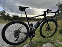Bicicleta cannondale synapse carbono com rodas zipp303s