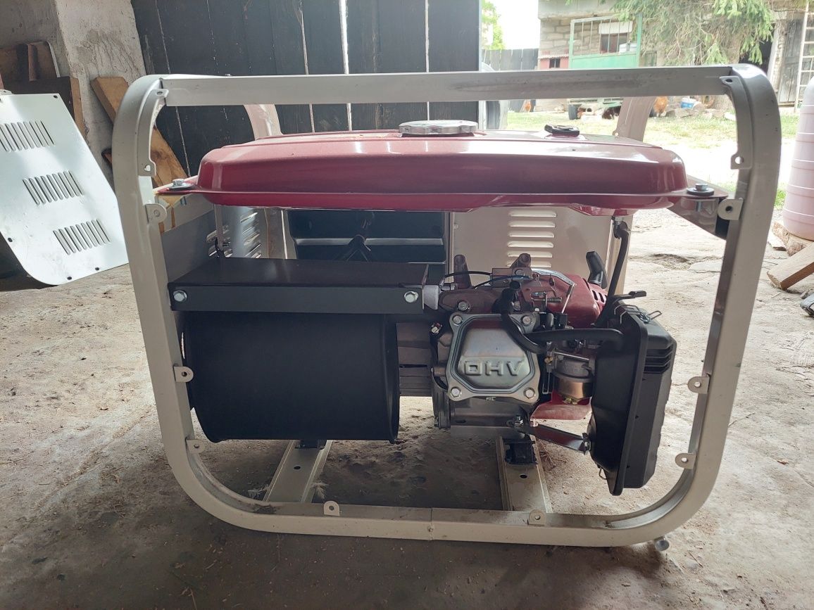 Generator prądu 230V mało używany
