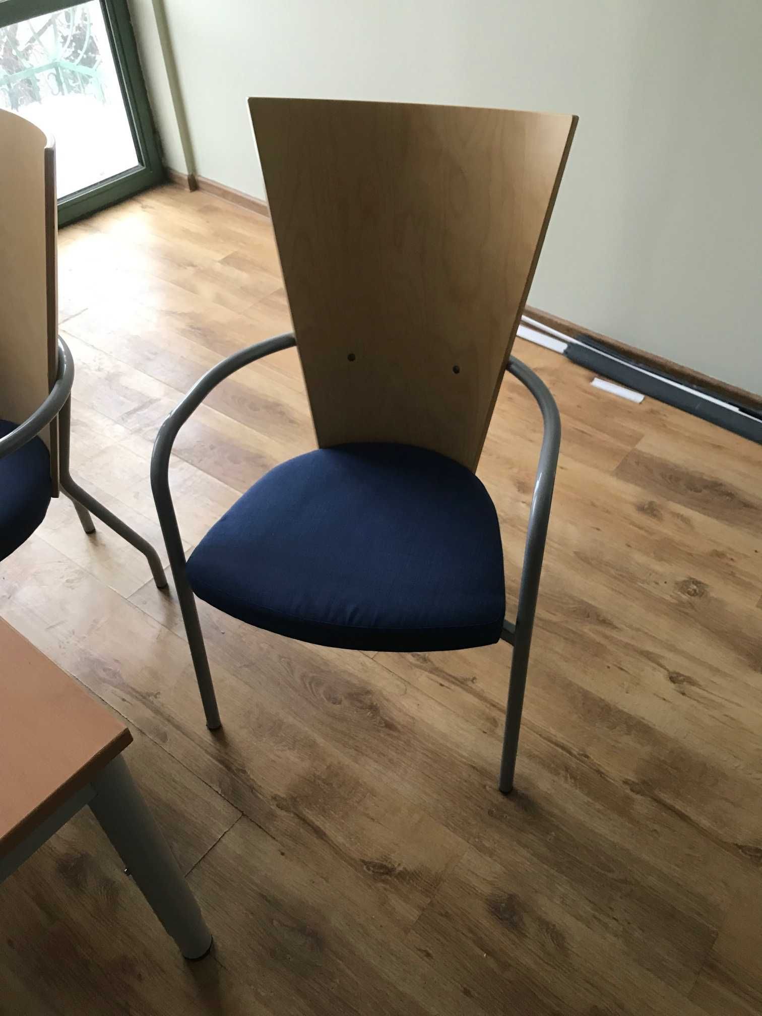 Stół biurowy wraz z krzesłami
