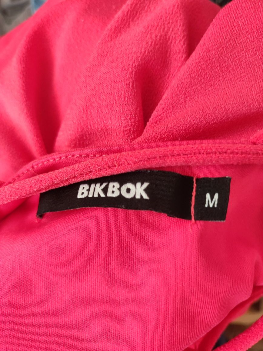 Różowa sukienka Bikbok
