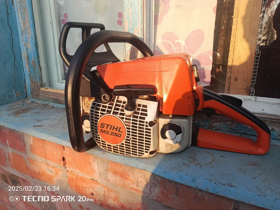 Stihl ms 250 бензопила під ремонт.