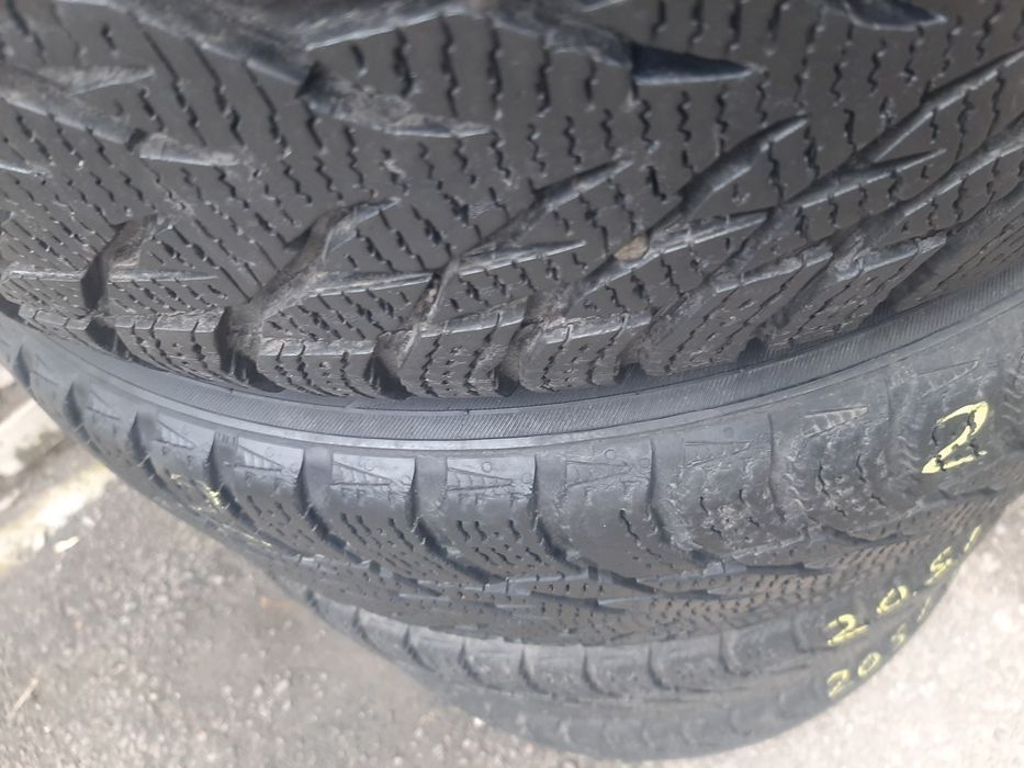 Шини б/у 205/55R16 Nokian зима.