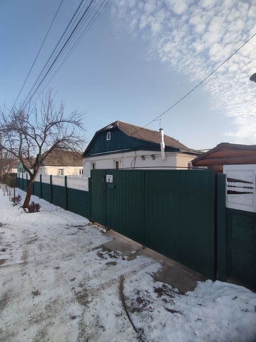 Продається добротний будинок по провулку Лісний.