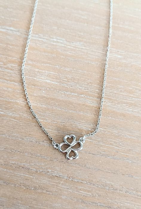 Colar / Fio prateado com trevo de 4 folhas, regulável, Novo