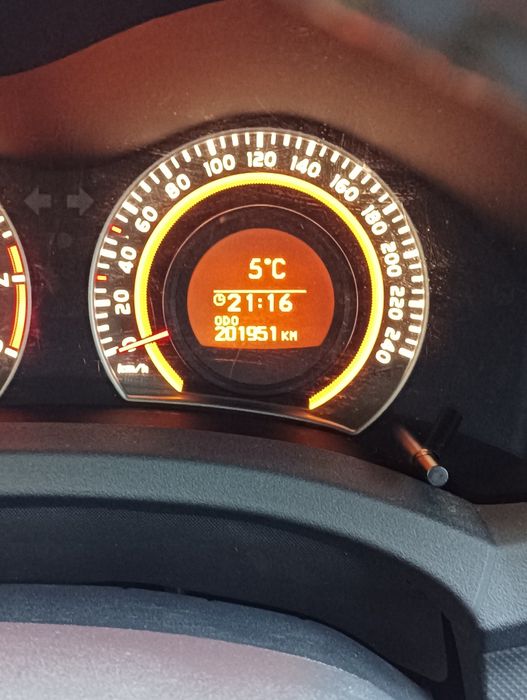 Toyota         auris,          2010