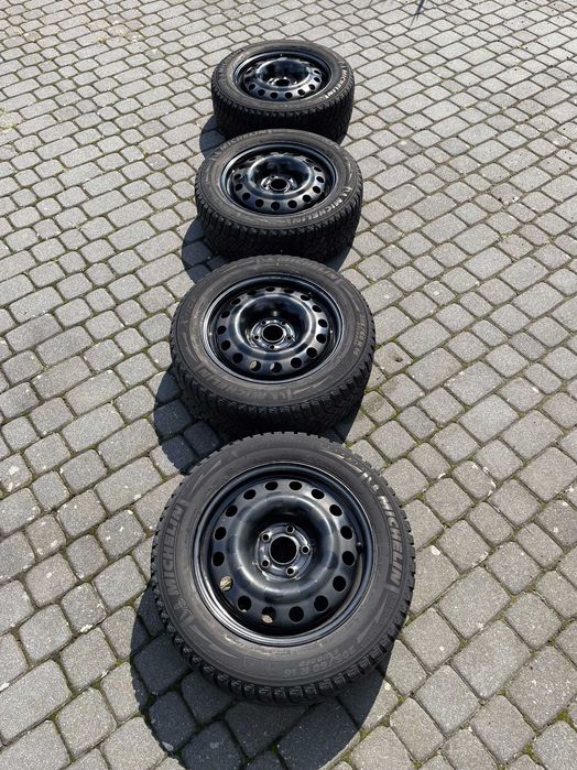 Felgi stalowe 16 cali 5x108 z oponami zimowymi 205/60 R16