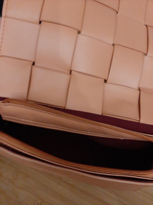 Mala tiracolo com entrançado