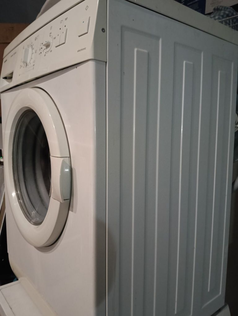 Máquina de lavar roupa semi nova  Siemens XB 2460