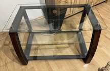 Szklany stolik pod TV