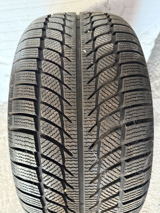 Шина зимова 245/40 R17 (95 V)