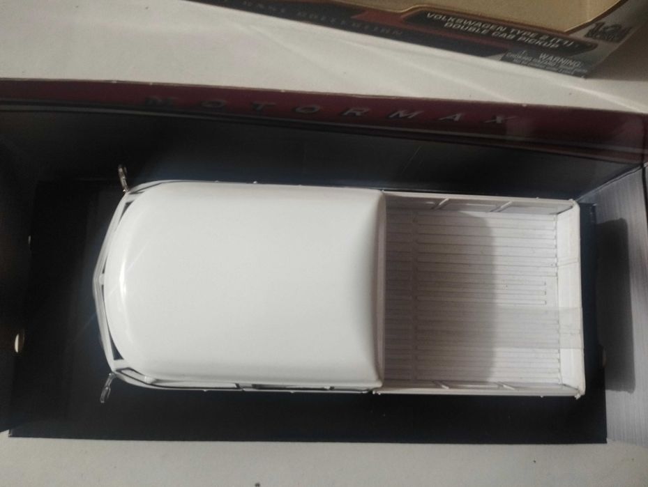 Volkswagen Type 2 (T1) - Double Cab Pickup - 1/24 - Motor Max
