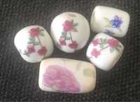 5 ręcznie malowanych koralików ceramicznych