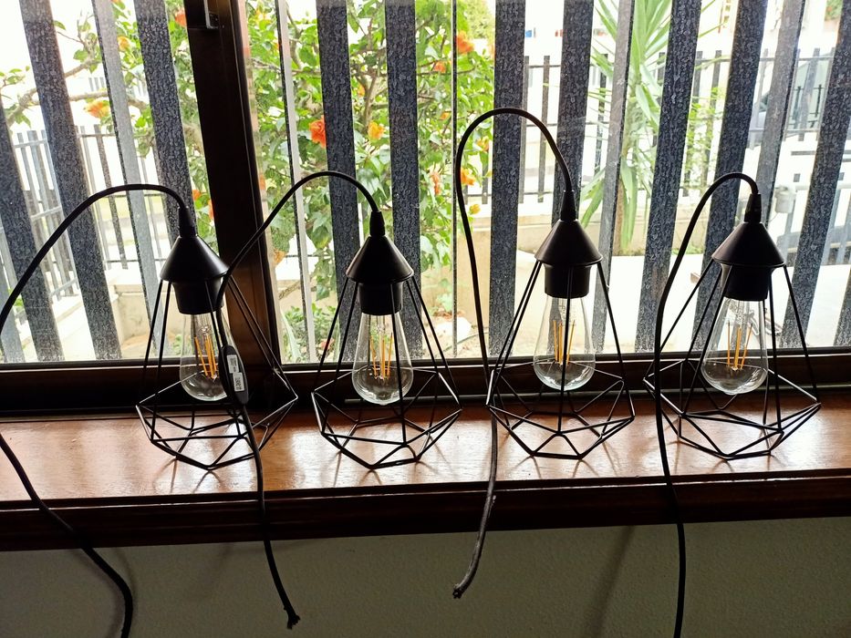4 Candeeiros com lâmpada incluída