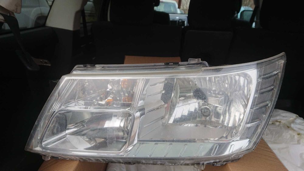 Lampy przednie Dodge Journey