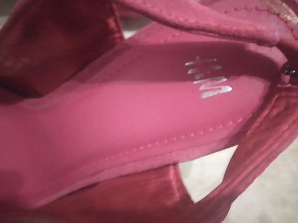 Buty damskie na obcasie