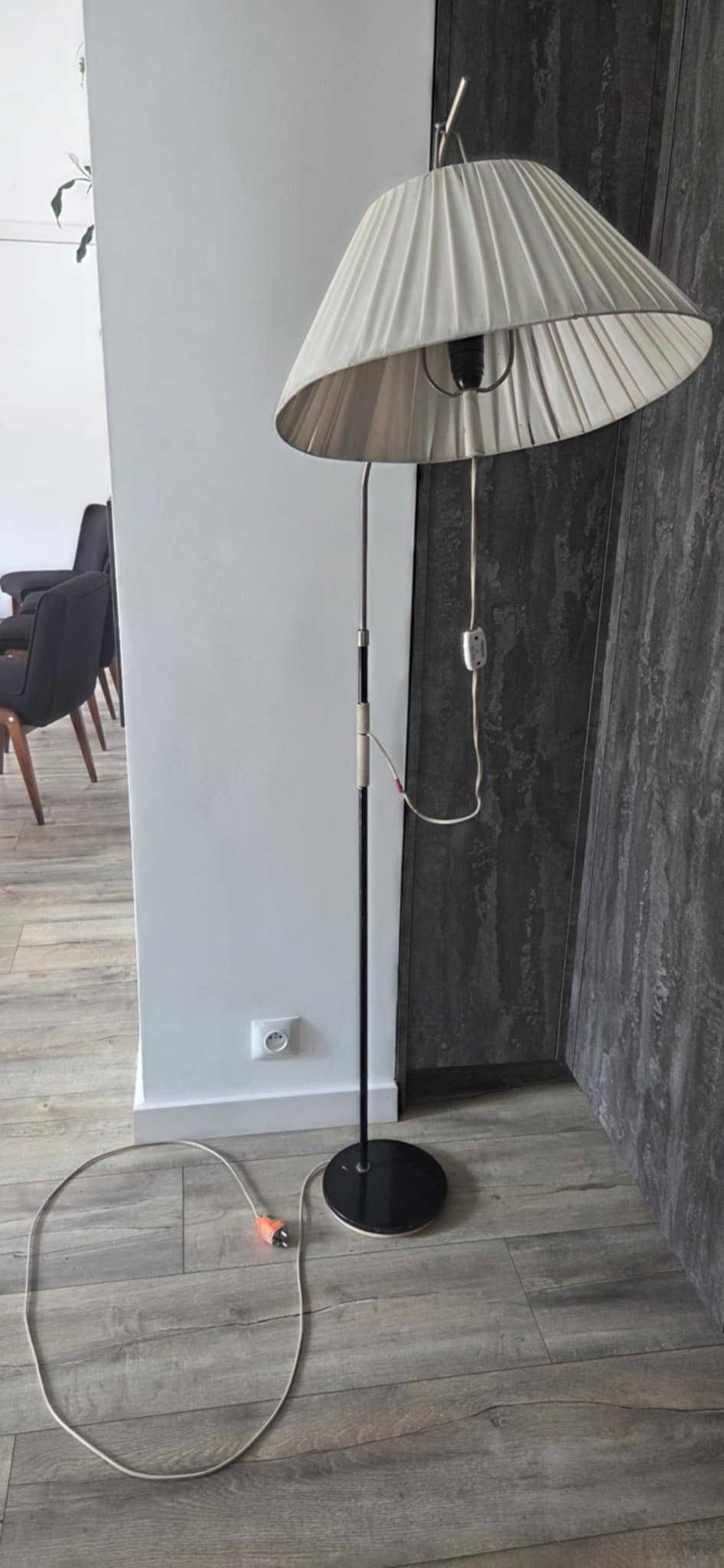 Lampa stojąca projektu Apolinarego  Gałeckiego Biały Kruk
