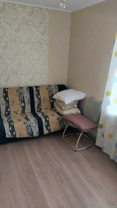 Здам 2 кімнати з 4 у квартирі,жити з власницею,яка на кріслі колісному