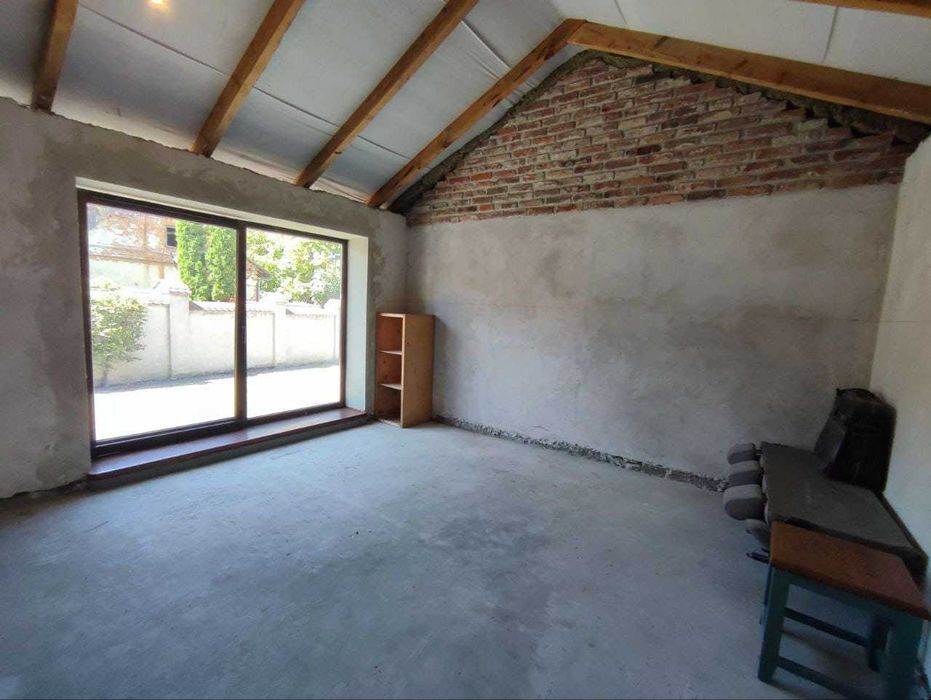 Довгострокова оренда  2 поверхового будинку на вул. Коротка 3