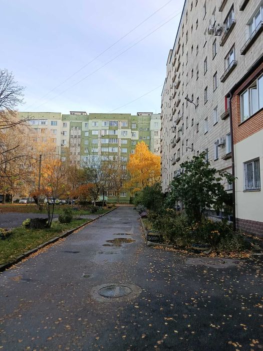 Продаж охайної 3-х кім. квартири на Половках.