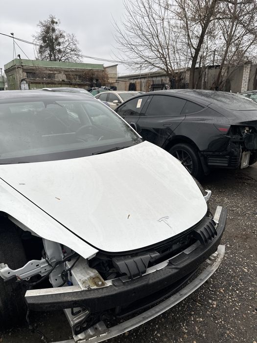 Капот Tesla Model 3 Y