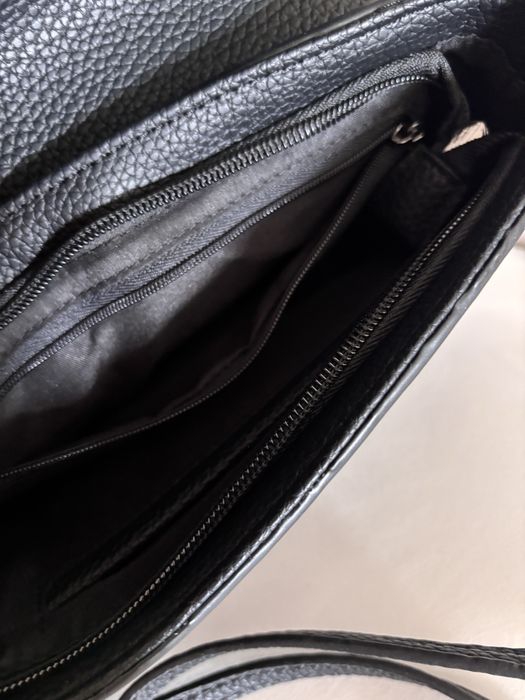 Mala preta à tiracolo (nova)