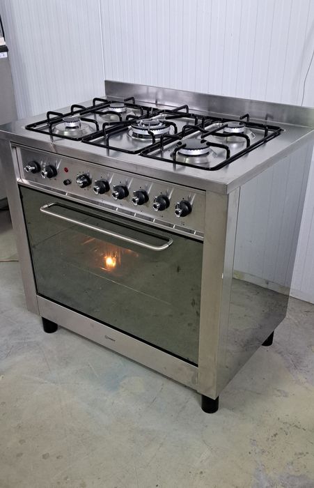 Професійна газова плита Indesit