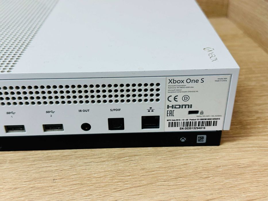 Konsola Microsoft Xbox One S 1TB Stan przeciętny Opis
