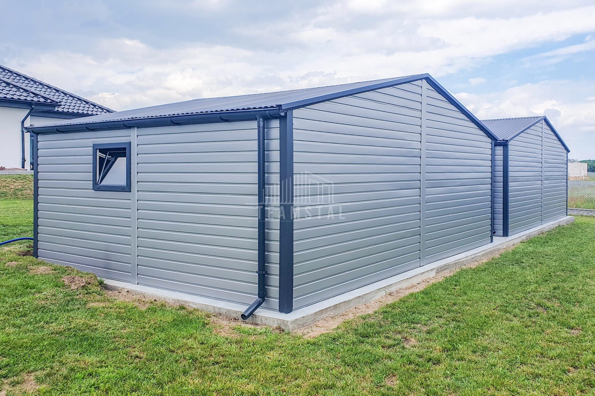 Garaż Blaszany 7x6m Brama Uchylna Drzwi Rynny Dach Dwuspadowy TS710