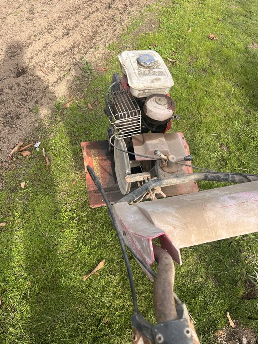 Motoenxada com rodas de ferro - Motor Honda