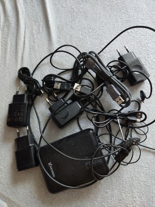 Power bank, ładowarki, kable
