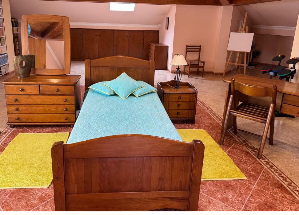 Quarto completo + mesa jantar c/ 4 cadeiras