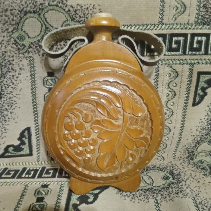 Деревьяна фляга для вина 70-80 Болгария б/в