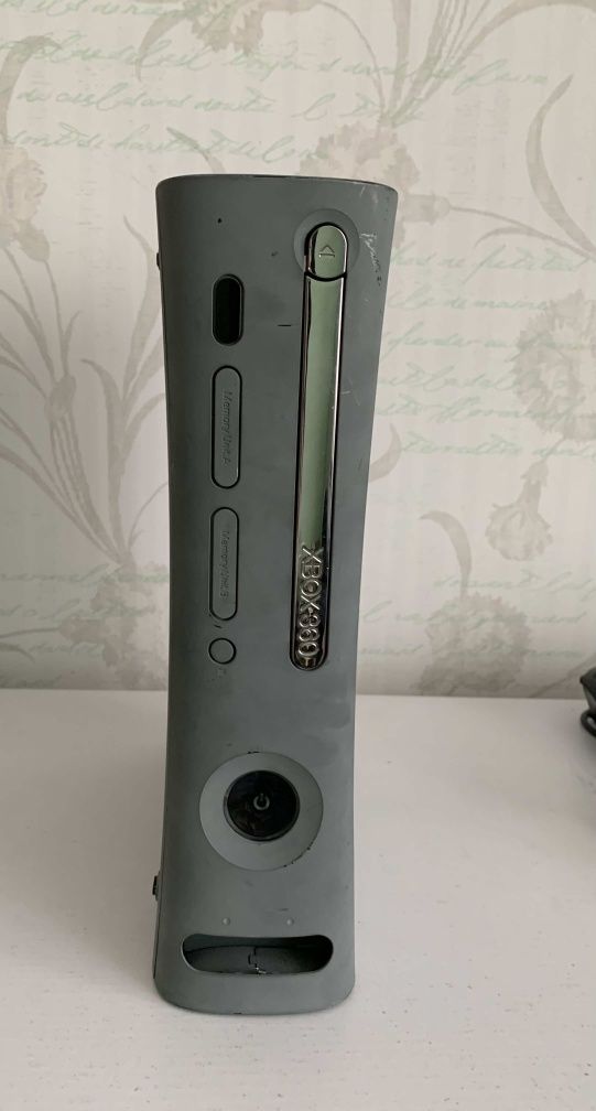Xbox 360 з іграми на 500 гігабайт ікс бокс з геймпадом повний комплект
