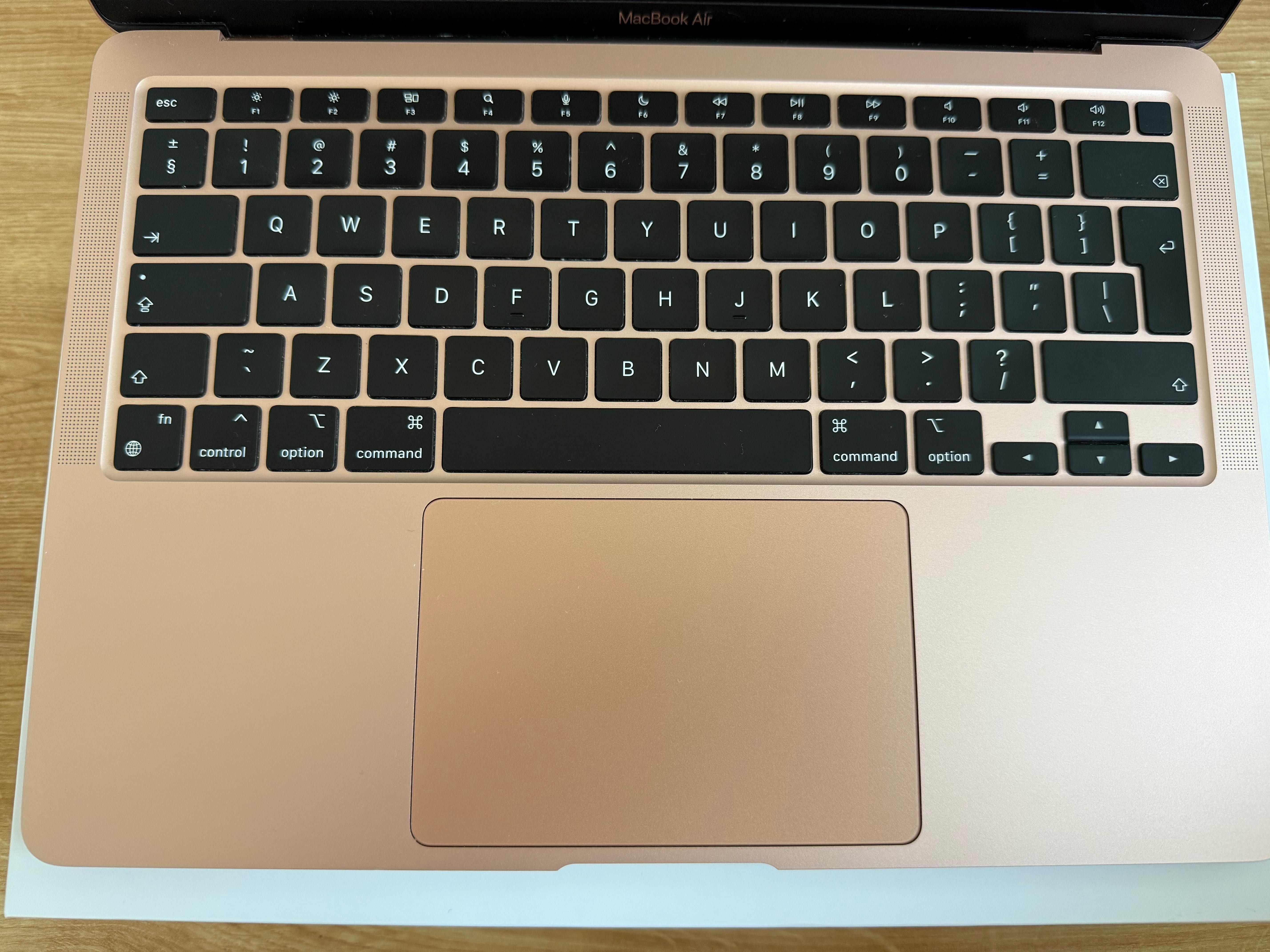 MacBook Air 13’ M1 różowy