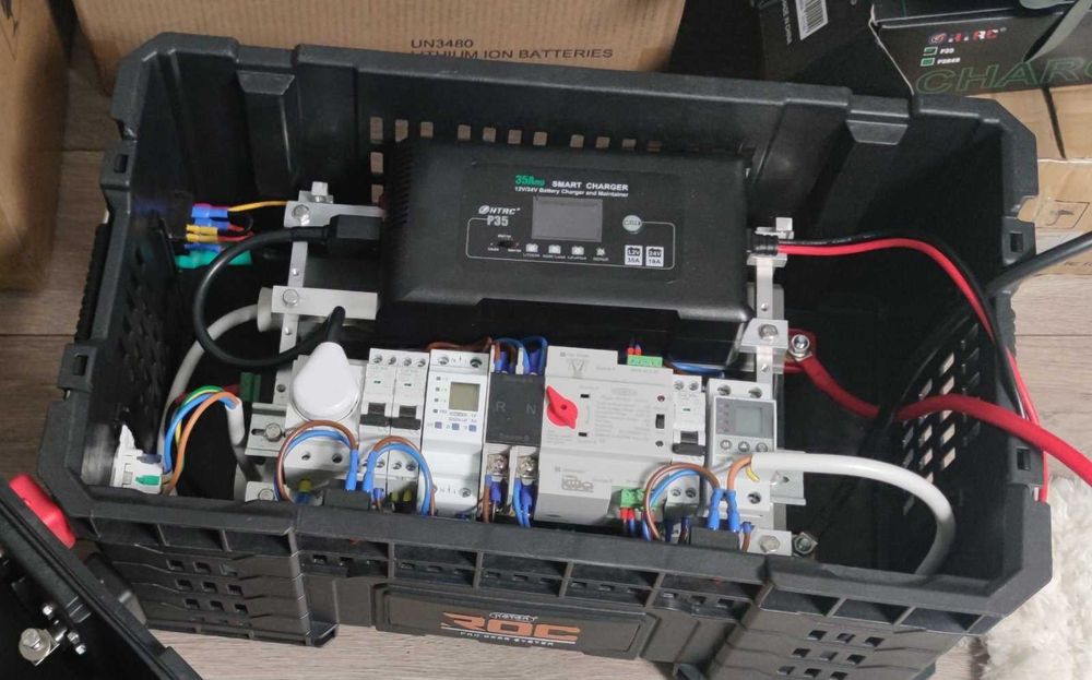 Універсальна зарядна станція (із АВР) 2kW, 220V (314 Ah, 4019 Wh)