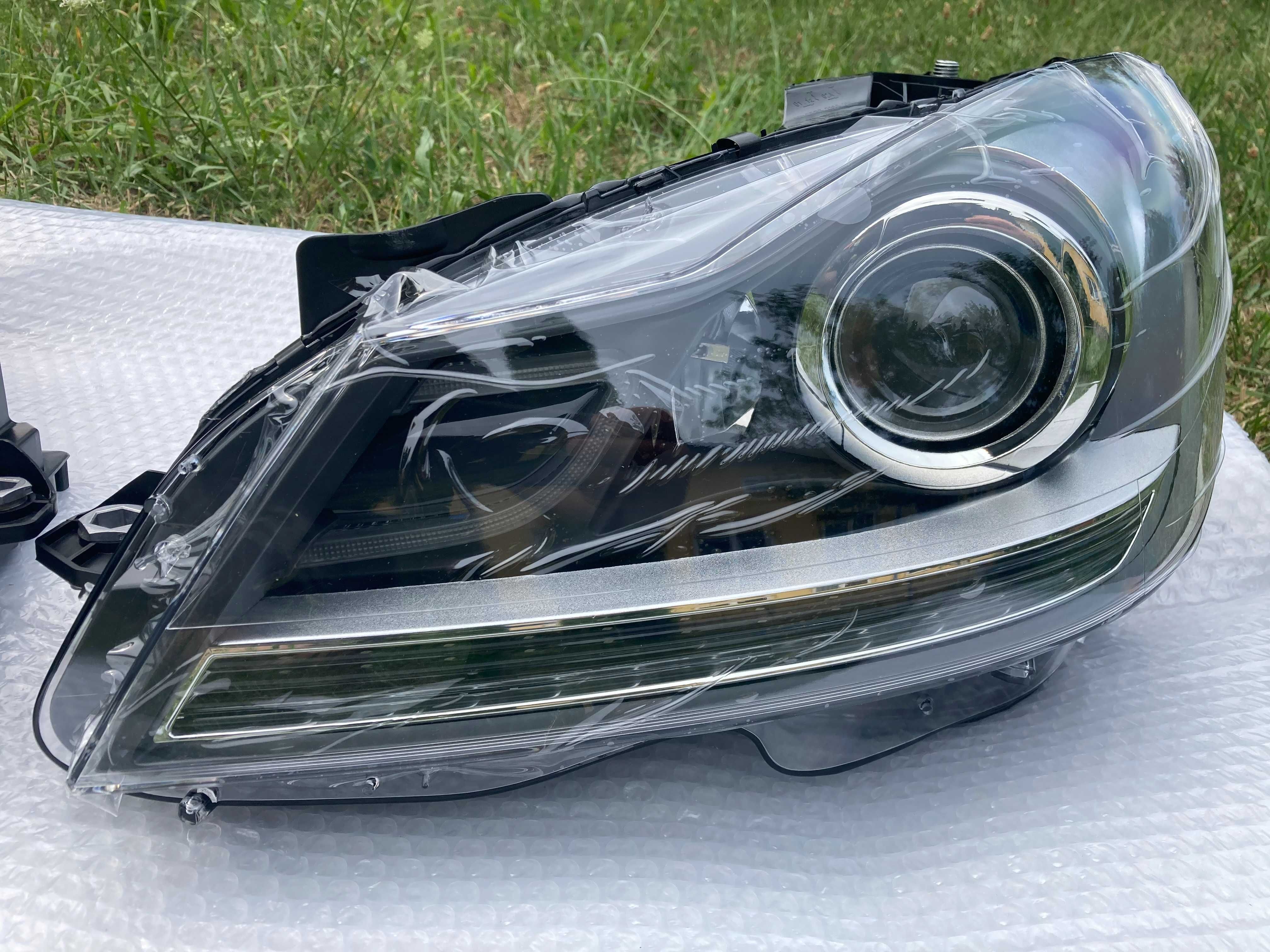 Фары Mercedes-Benz C-Class C-Class W204 07-14год. LCI Xenon Adaptive