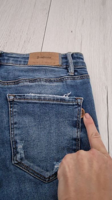 Spodnie jeansy wysoki stan Stradivarius m