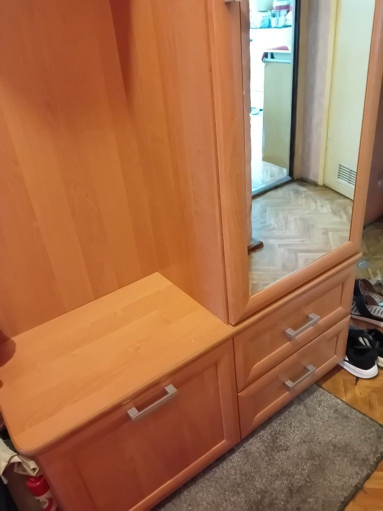 Meble na przedpokój garderoba z lustrem
