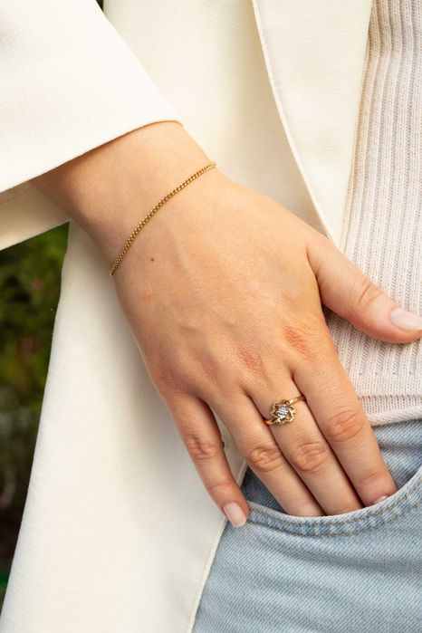 Złoty pierścionek z kwiatkiem i białym złotem w próbie 585