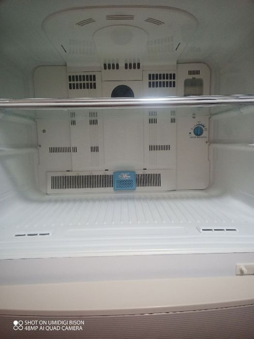 Холодильник Sharp на 535 літрів